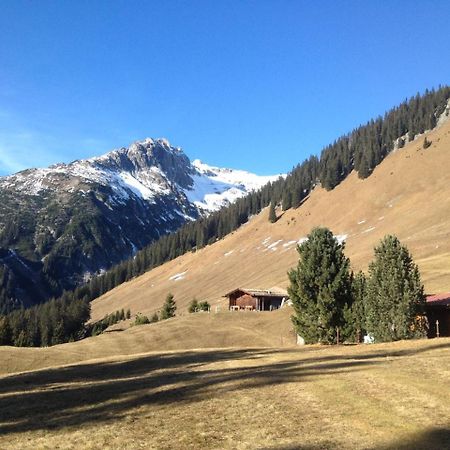 Appartements Schwarzer Adler Elbigenalp Exterior foto