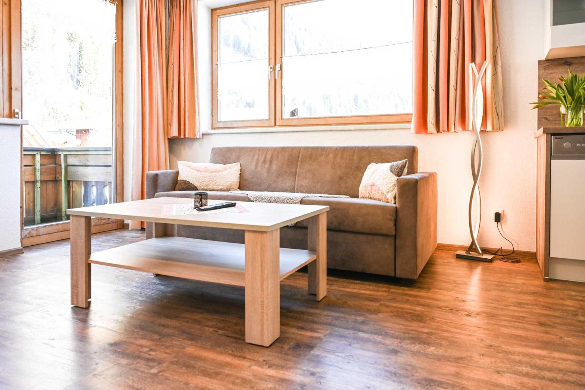 Appartements Schwarzer Adler Elbigenalp Exterior foto