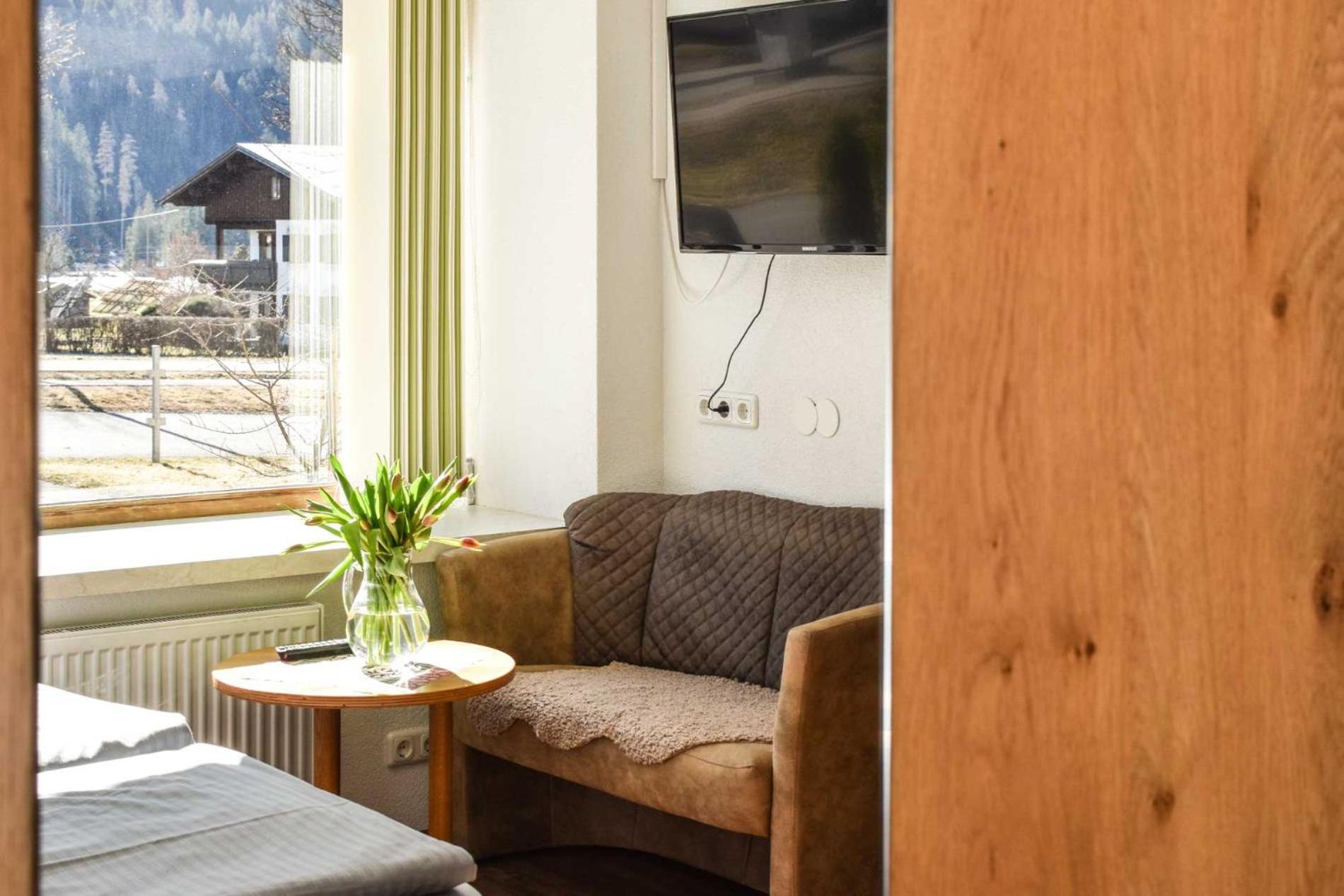 Appartements Schwarzer Adler Elbigenalp Exterior foto