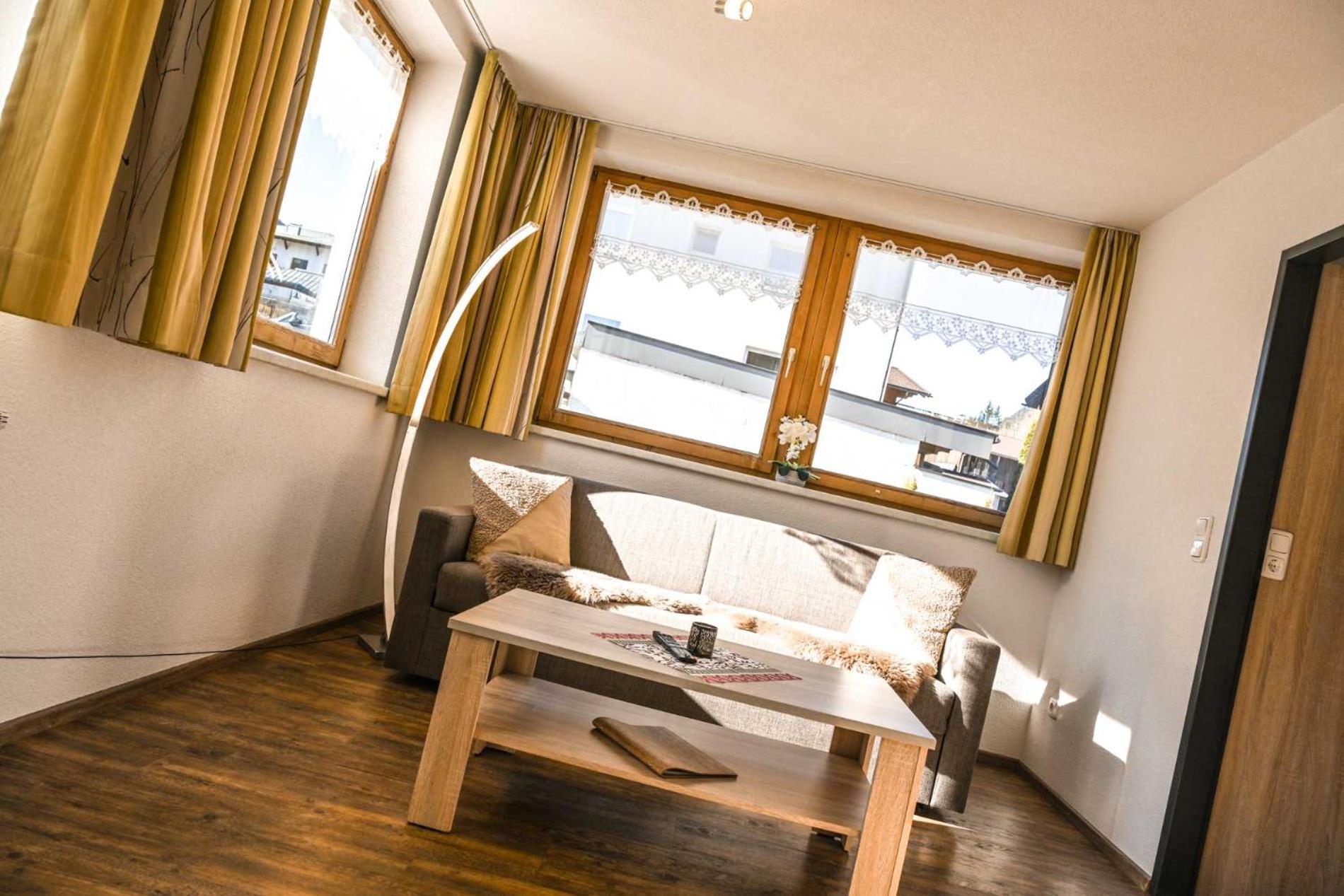 Appartements Schwarzer Adler Elbigenalp Exterior foto