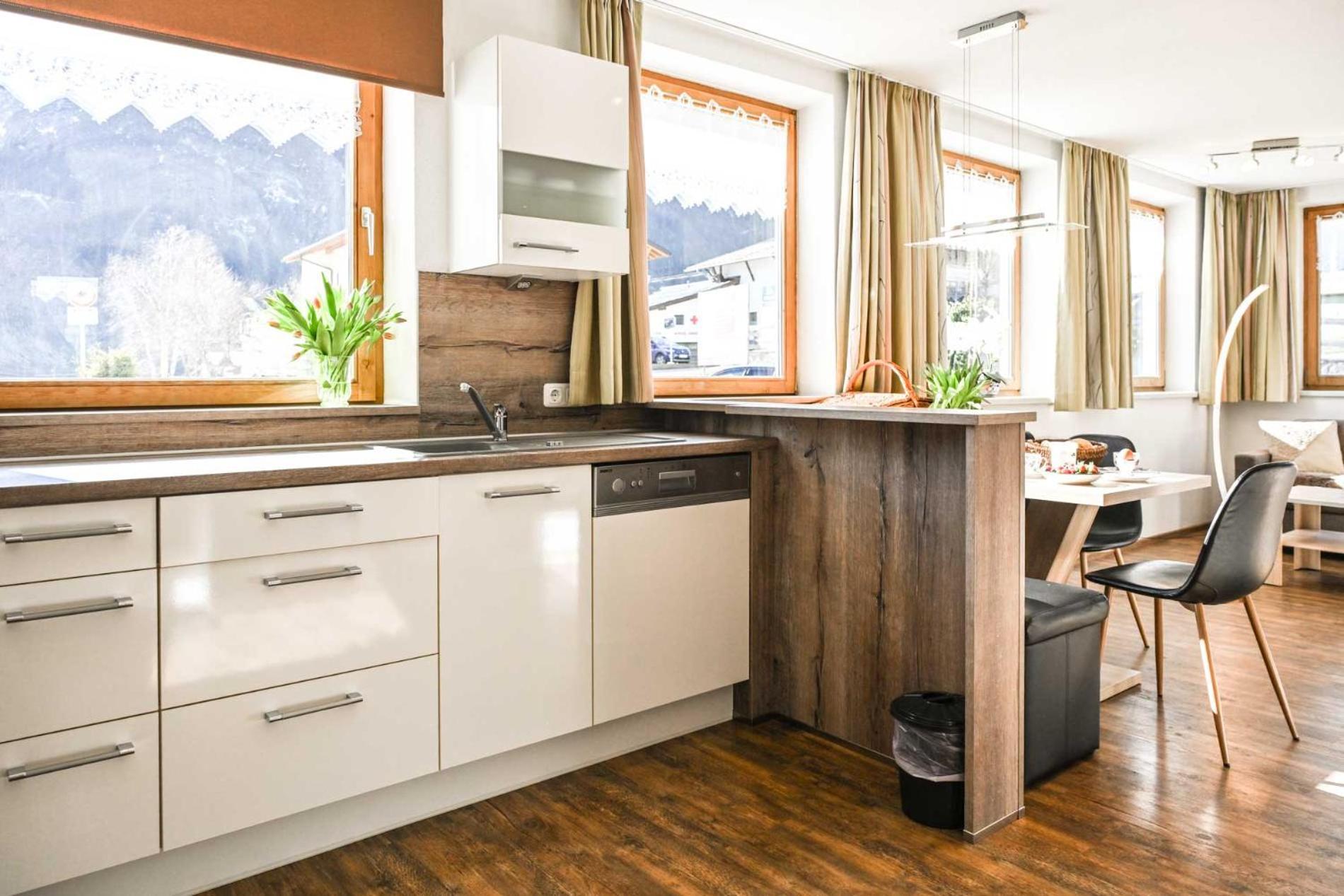 Appartements Schwarzer Adler Elbigenalp Exterior foto
